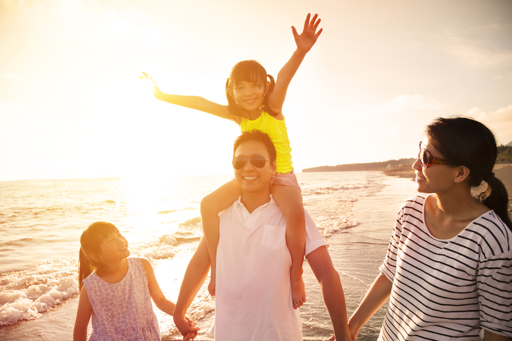 Happy,Family,Walking,On,The,Beach